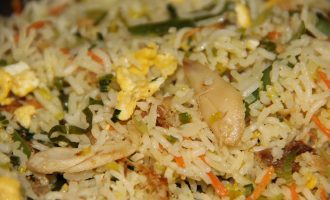 Салат с рисом и овощами